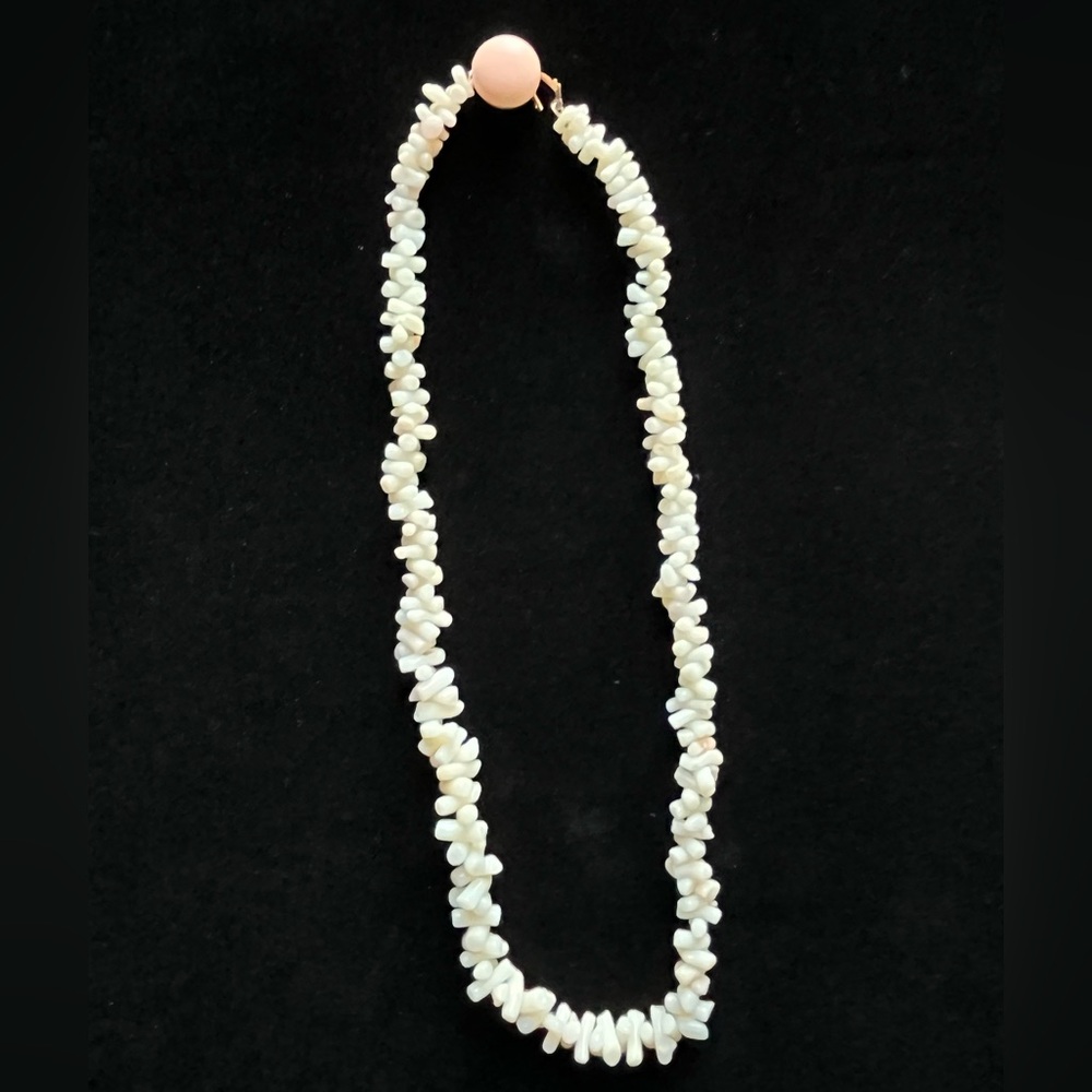 VTG CORAL 🪸 Necklace with Pearl Style Design 14K Clasp